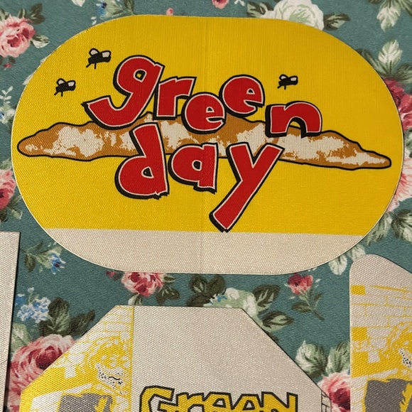 GREEN DAY! Concert patches/passes/stickers. The yellow lot of 4. Dookie 💩 guest - Picture 4 of 9